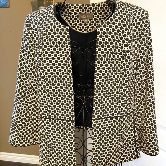 Laura Jackets & Blazers - Laura Petites Suit Jacket in Size 12 NWOT